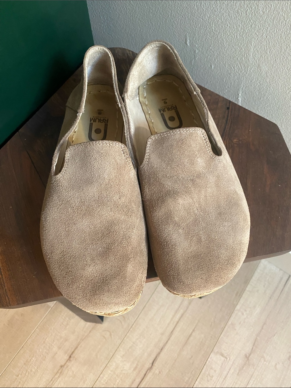Raum good grounding shoes size 9